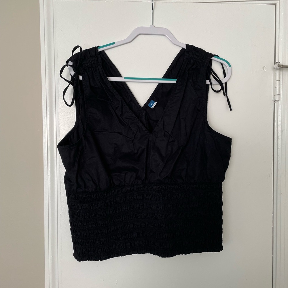 Old Navy Black Short Sleeveless Crop Top